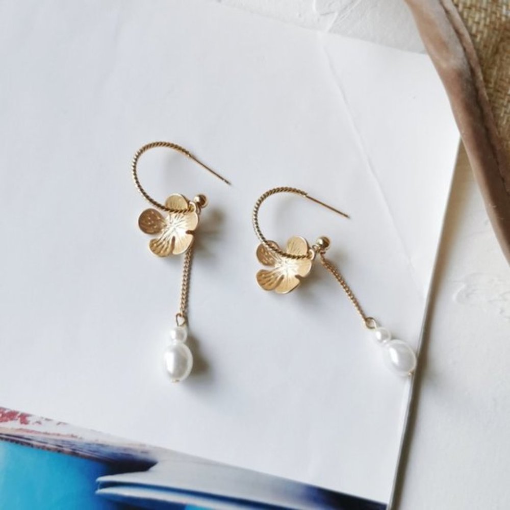 💙Sterling Silver SAKURA FAUX PEARL EARRING